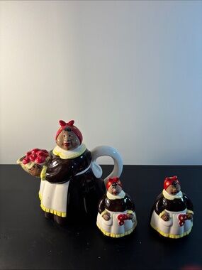 Rare!  Vintage. Black & White Ceramic Mandy Teapot and Shaker Set.
